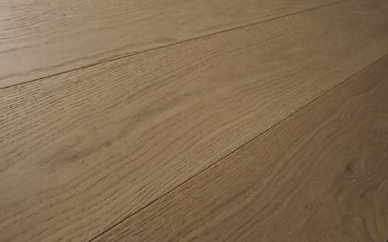 Pavimenti in legno laccato o parquet con effetto naturale?